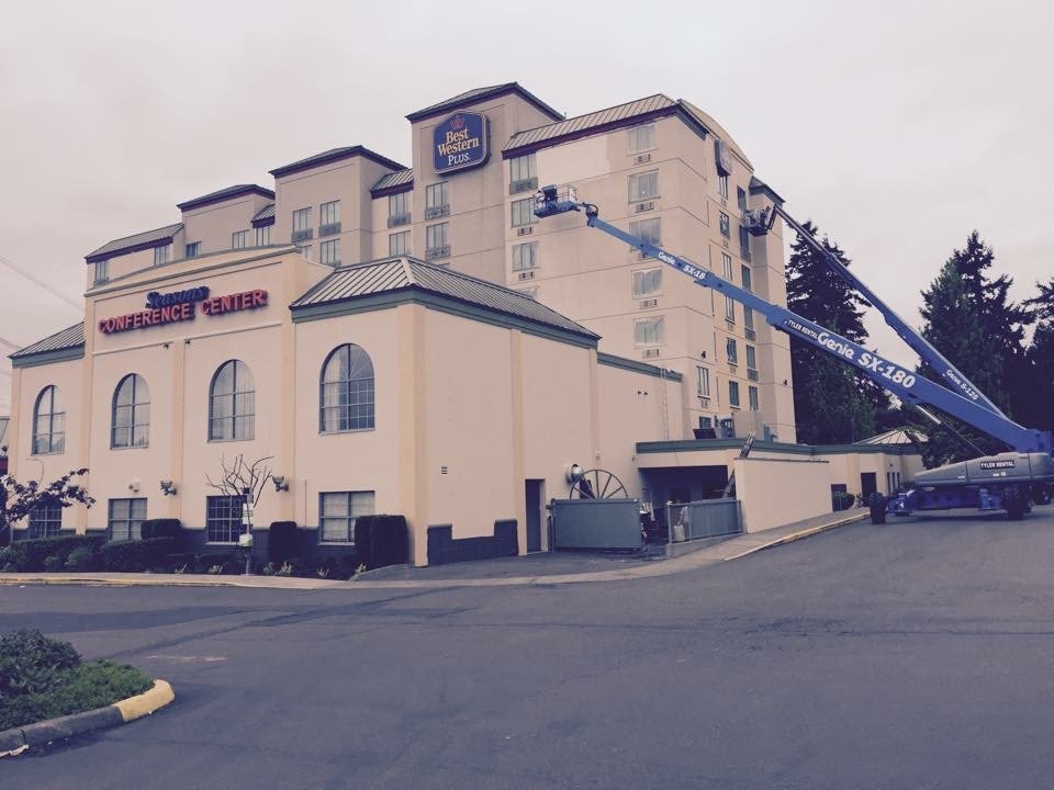 Best Western hotel exterior painting in progress