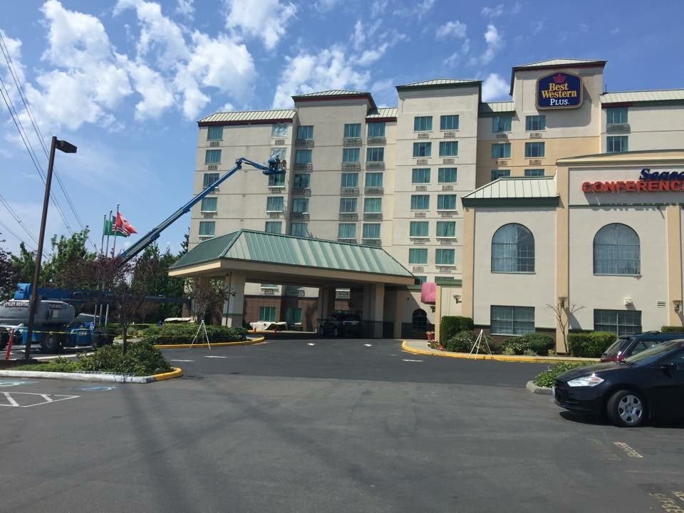 Best Western exterior painting in progress