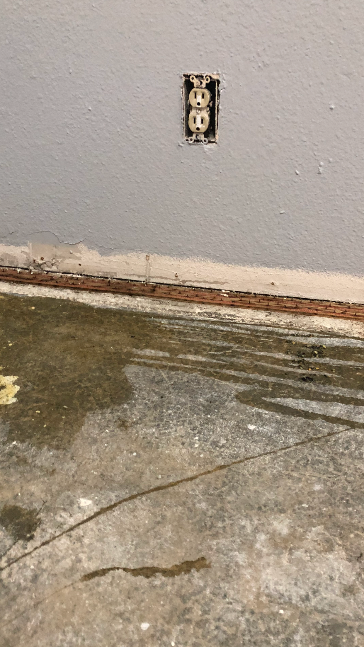 Floor and baseboard preparation detail